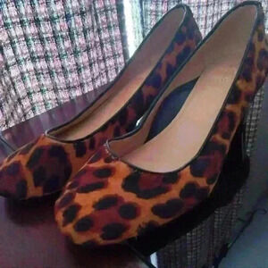 Leopard Print Ladies Shoes Size 6